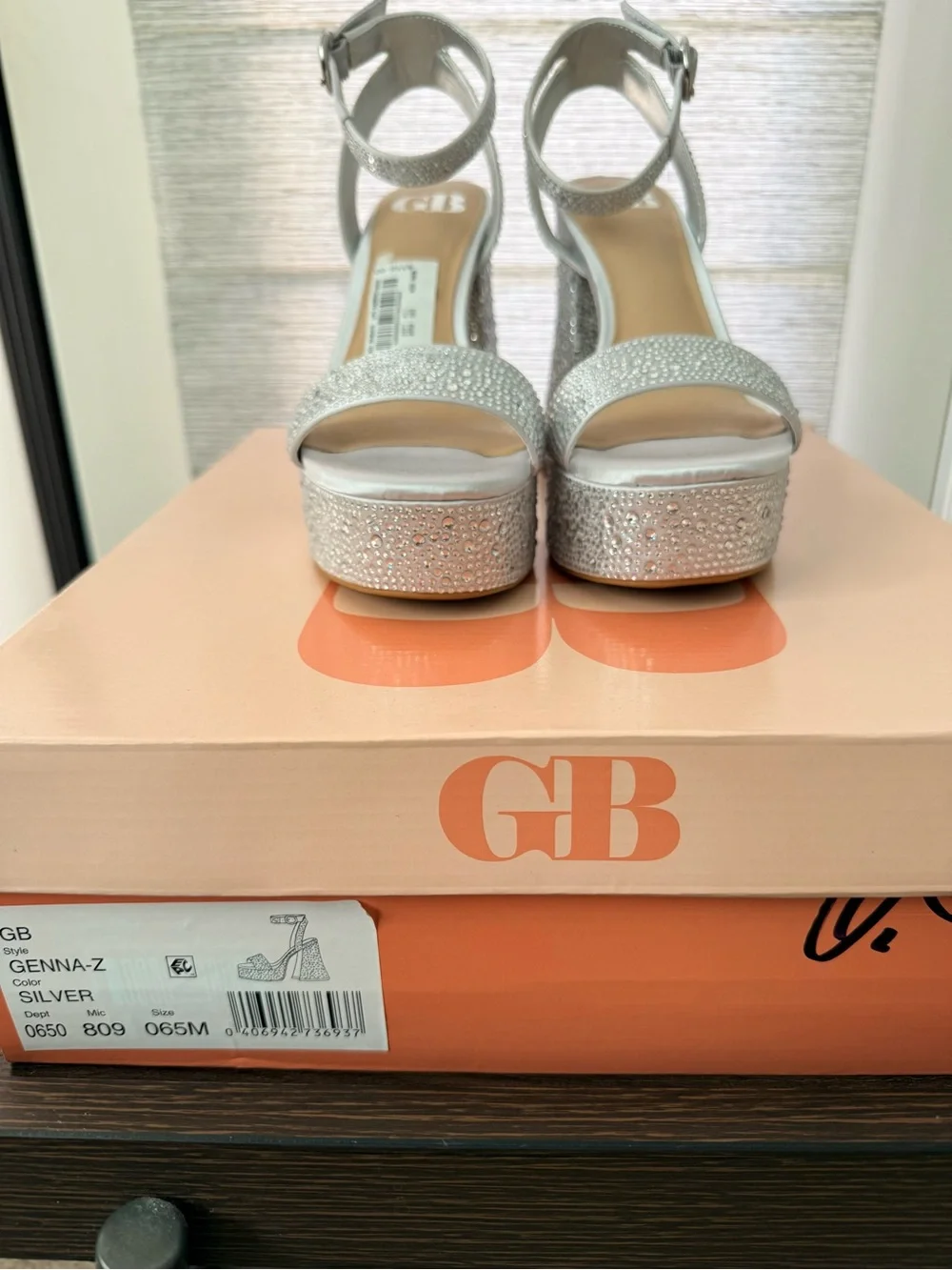 NIB GB Genna-Z Silver Rhinestone Platform Chunky Heels Size 6.5